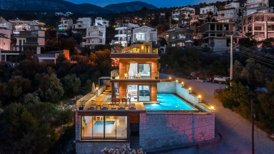 Özel Havuzlu ve Muhteşem Deniz Manzaralı Villa TVK2176