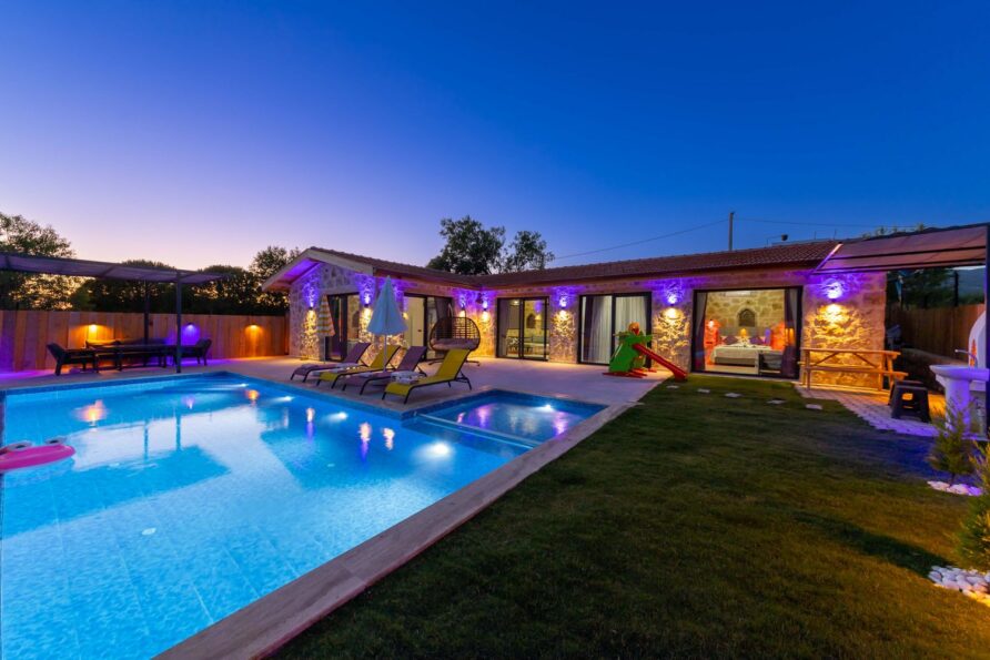 Muhafazakar Jakuzili Tatil Villası TVK2177