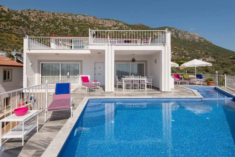 Özel Havuzlu ve Muhafazakar Kiralık Tatil Villası TVK 37