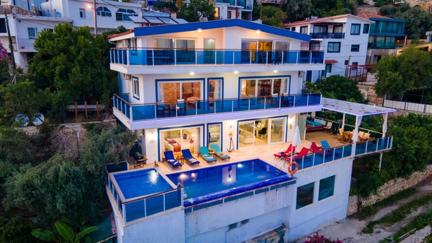 Deniz Manzaralı Lüks Tatil Villası TVK28